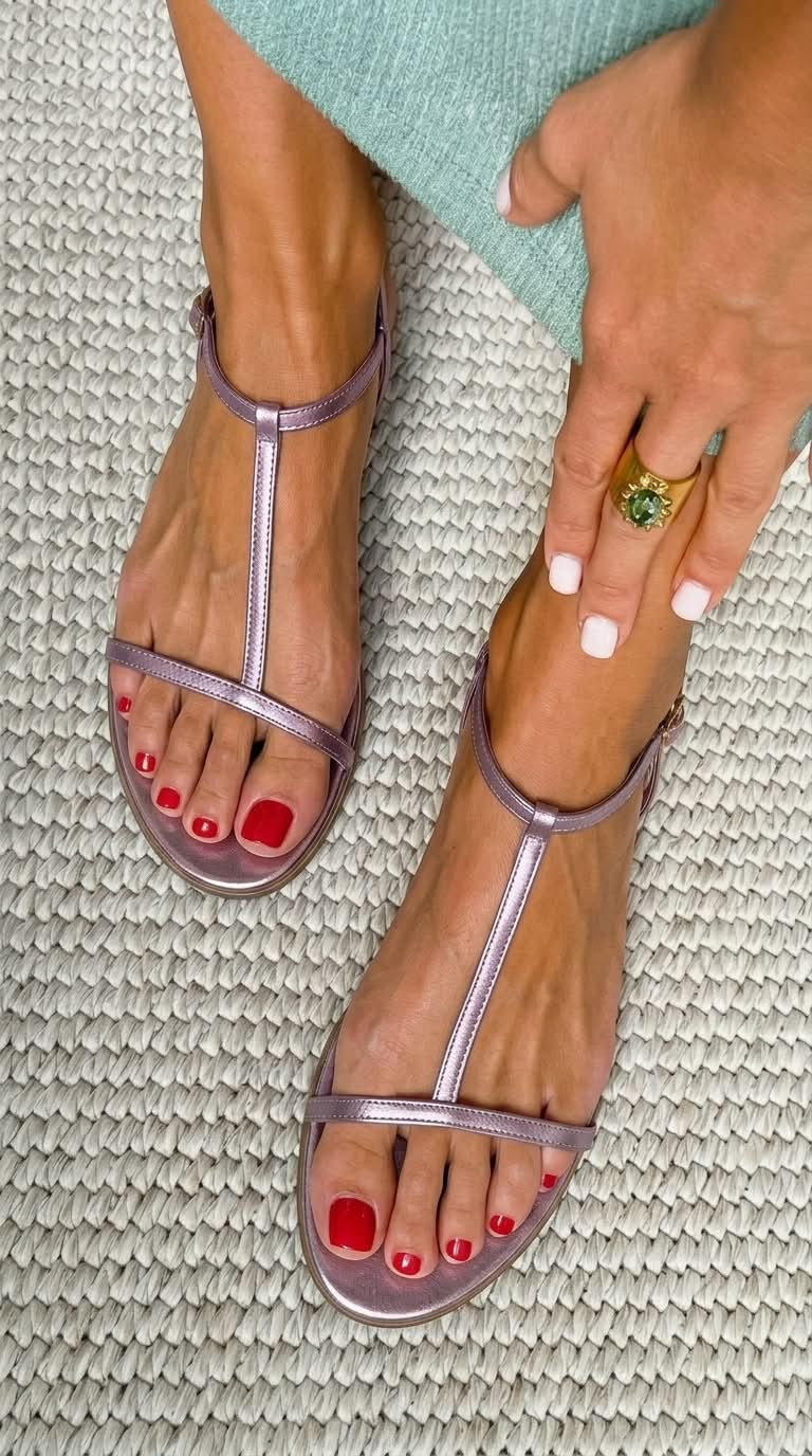 Elara | Sandalias Planas Doradas Minimalistas