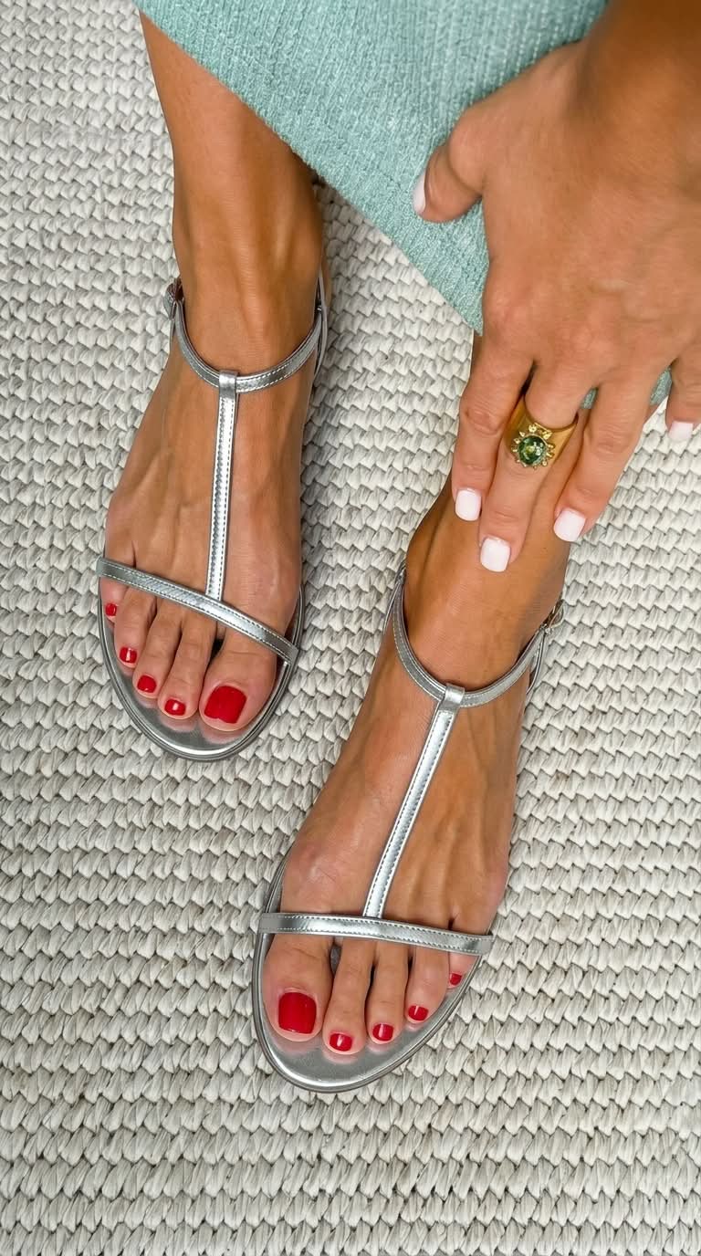 Elara | Sandalias Planas Doradas Minimalistas