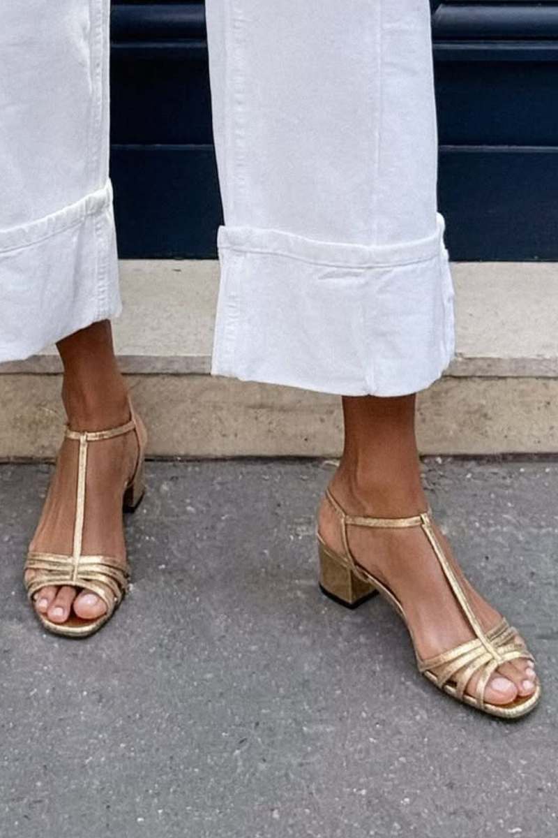 Eliseta | Sandalias Doradas con Tacón Bajo